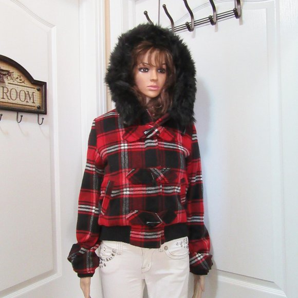 FIRM PRICE  Red Plaid Coat  Size Medium- Bomber Style- Like New - Picture 13 of 15
